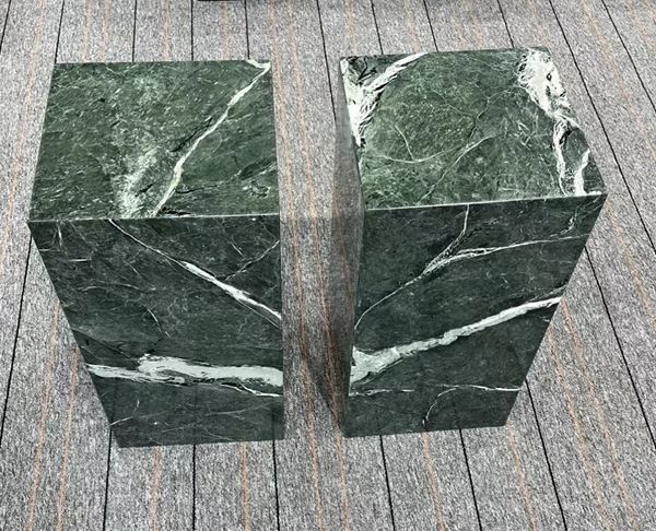 সবুজ মার্বেল Plinths
