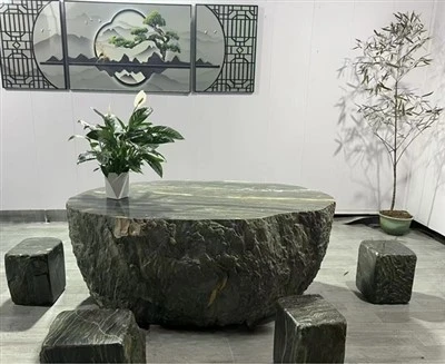 সবুজ পাথর টেবিল