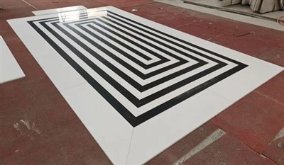 সাদা এবং কালো মার্বেল মেঝে